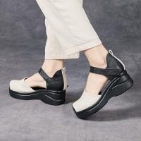 7058嫔妃丽人头层牛皮复古风多色拼接轻巧舒适坡跟民族风妈妈舒适包头凉鞋（拼色凉鞋）